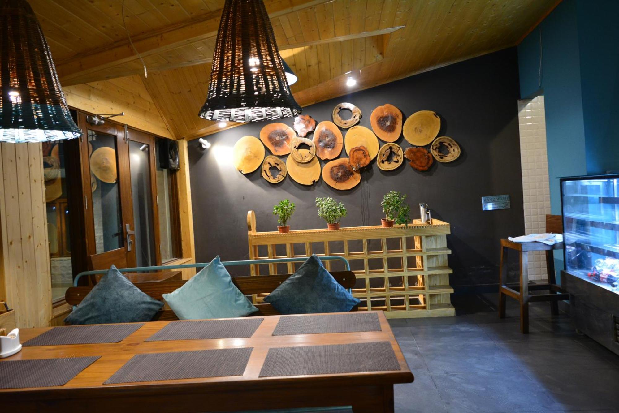The Neelgiris Hotel มะนาลี ภายนอก รูปภาพ